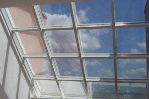 Защита потолочных окон от солнца