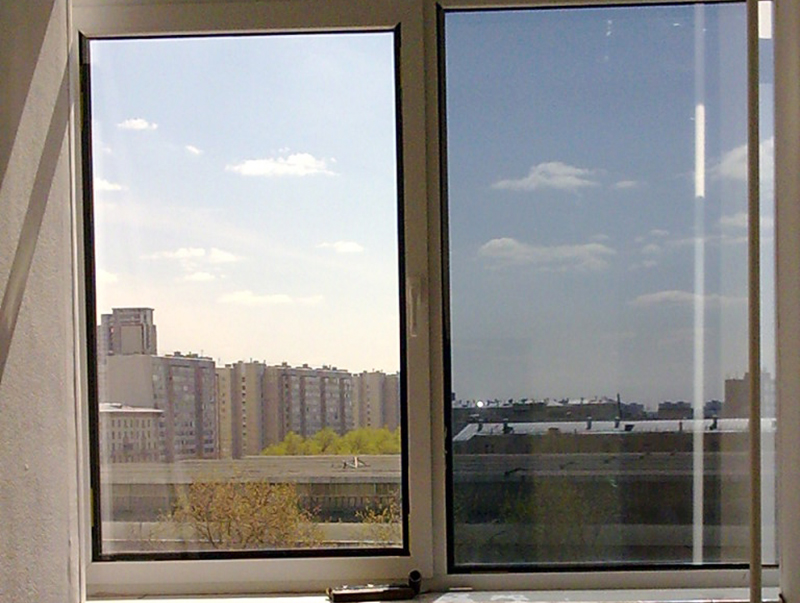 Тонировка от солнца. Окна с напылением от солнца. Окео с напылением. Затемняющиеся окна для дома. Тонировка балкона.